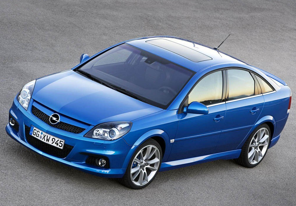 欧宝威达2006款2.8t opc,硬朗的外观,可以让人激发对汽车的喜爱