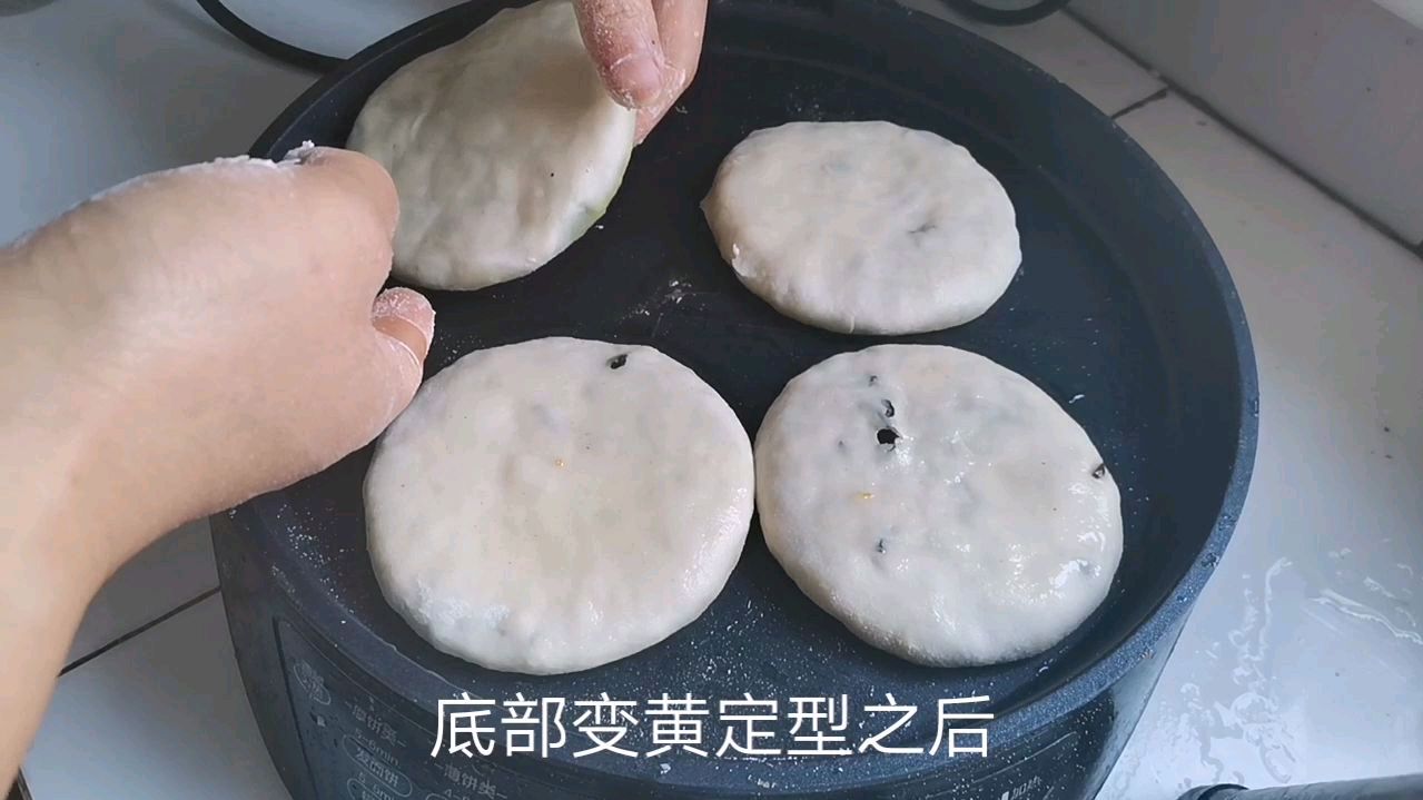 最简单快速的韭菜馅饼做法!皮薄馅大!没牙的老人都咬的动!