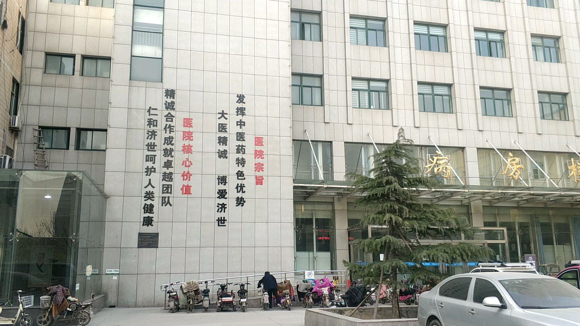 山东创业夫妻去医院拿健康证,早上6点半就去排队,老公说我太心急