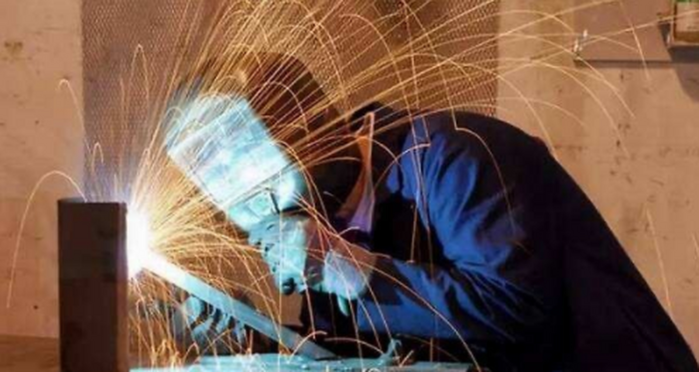 电焊,高原,雪地及水面反光都可导致电光性眼炎.