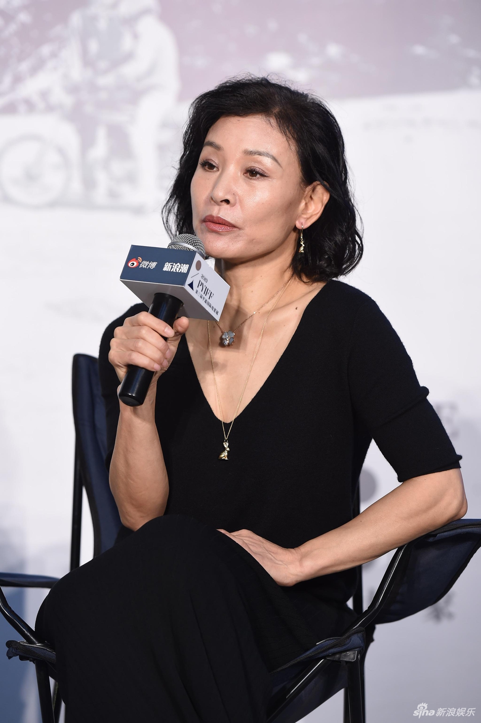 组图:陈冲黑色长裙韵味十足 以女性视角谈电影人生