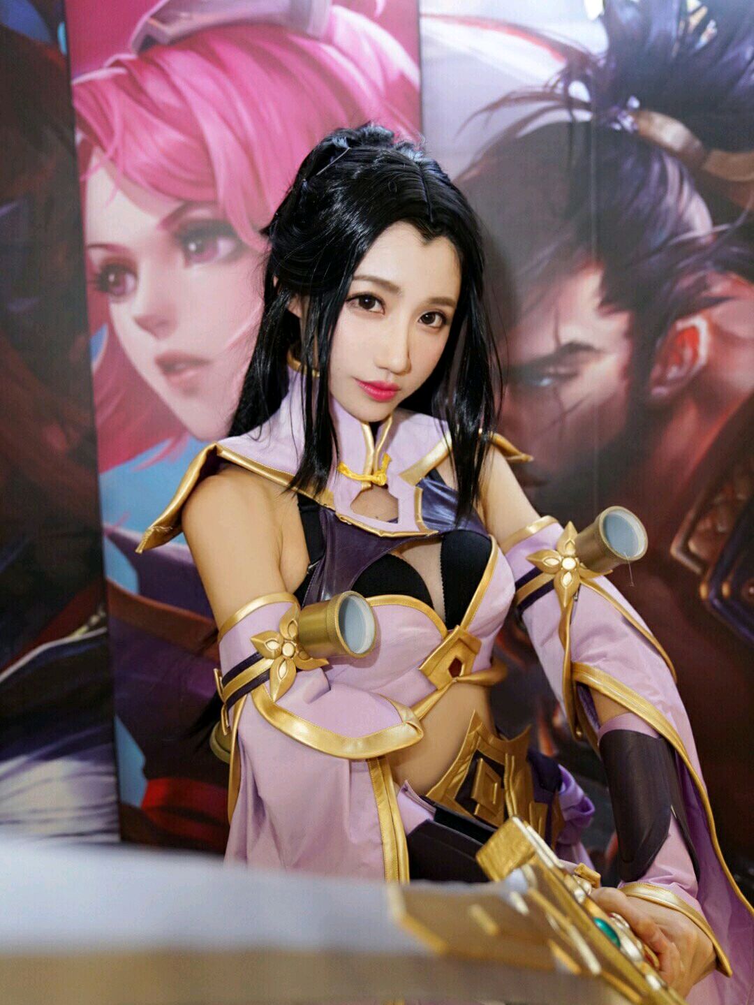 v8贵族氪金武则天cos,pk网红主播随手花木兰cos,人民币不敌颜值