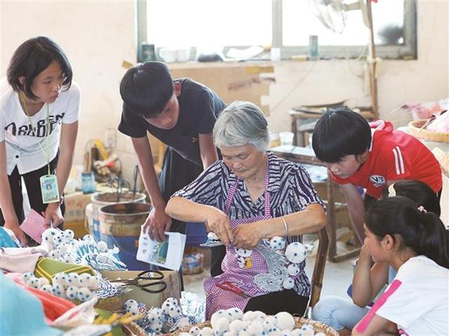 非遗扎根校园 绽放特色花朵——记嵊州市黄泽镇中学"非遗"传习社团