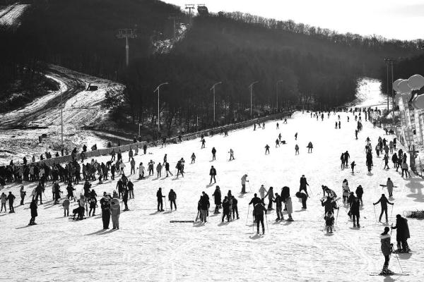 胶州青岛莲花山滑雪场图片