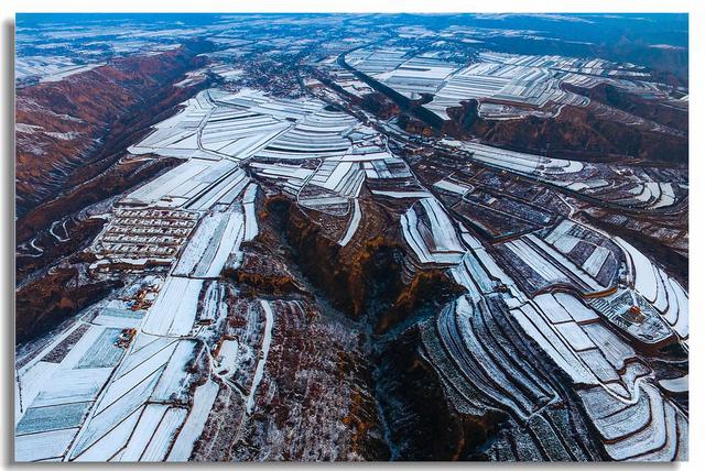 董志塬平畴沃野,一望无垠,有700多平方公里,横跨庆阳市四县区,是世界