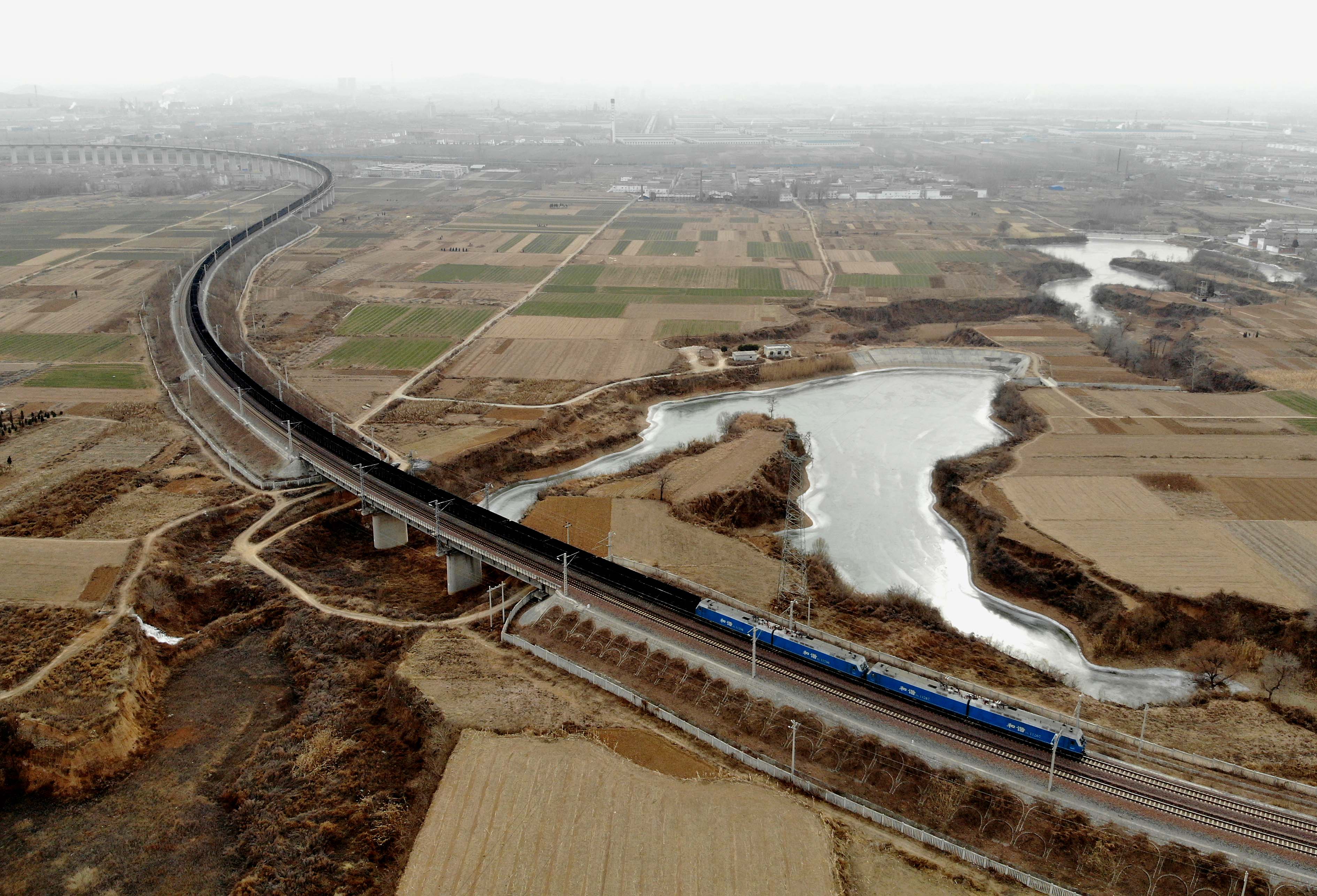 瓦日铁路2018年开行万吨重载列车7000余列(2)