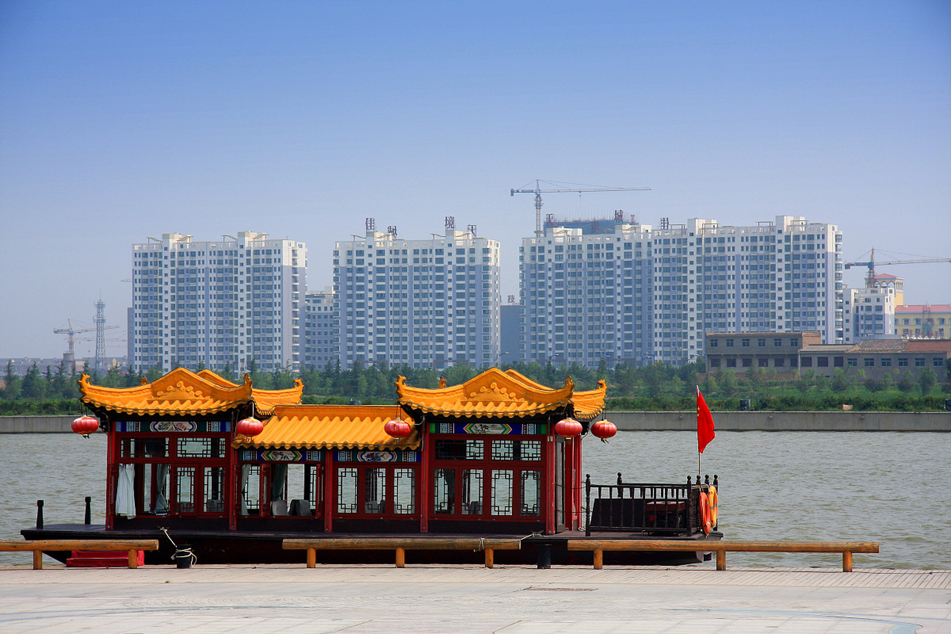 陕西咸阳市普通职工家庭的退休金.        朋友陕西咸阳市秦都区人.她