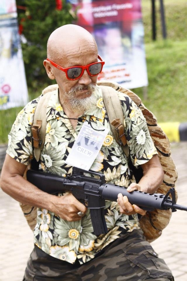 印尼老汉也有一颗玩cosplay的心!他扮演的这个龟仙人堪称神还原