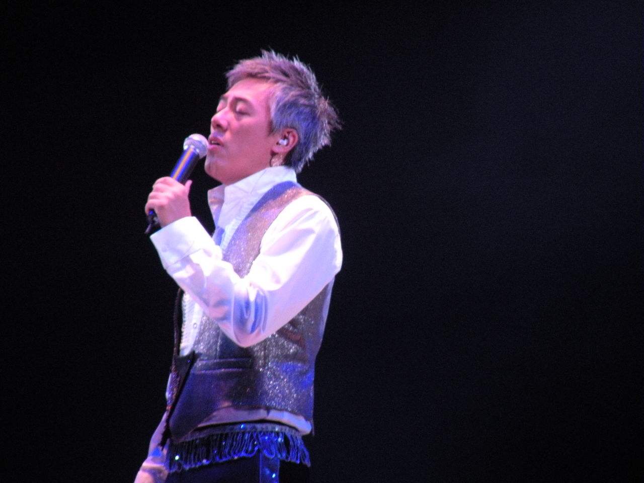 1月27日,张宇与你狂嗨商丘体育馆,还有小米手机免费送!