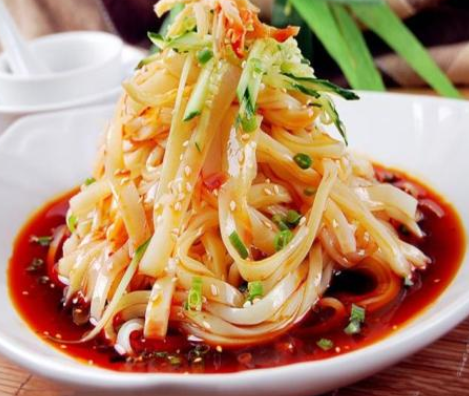 拌凉皮时,记住放这5样料,凉皮美味爽口,比外边卖的还好吃