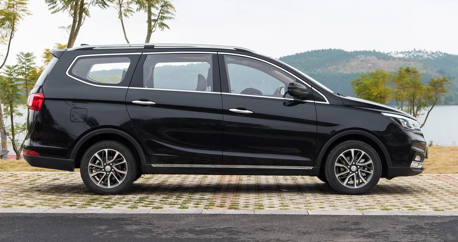 上汽通用五菱-宝骏730,整体风格极具力量感,非常的具有吸引