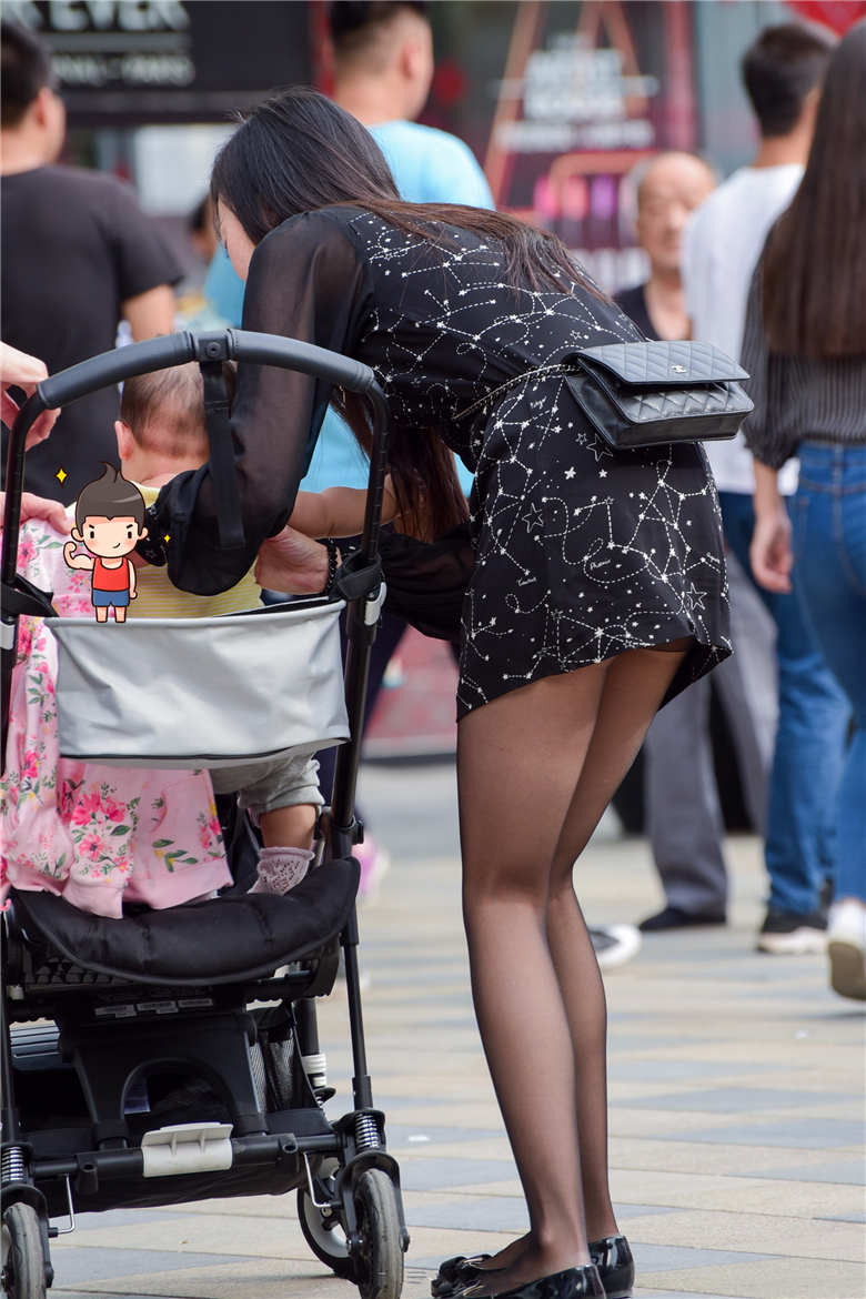 街拍:时尚丰润的气质辣妈,充满韵味和魅力