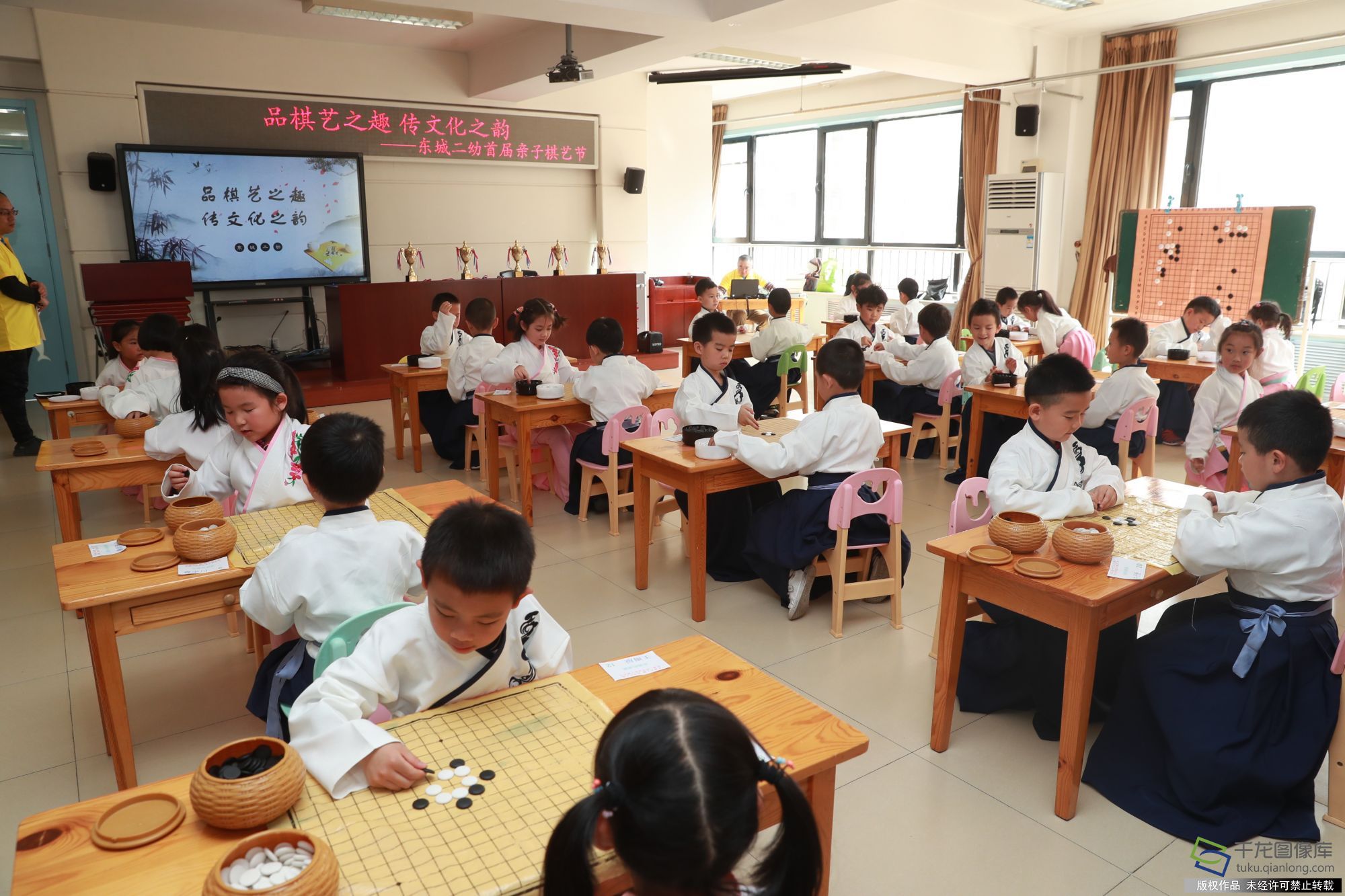 谁是真正的"围棋高手?东城二幼举办首届亲子棋艺节