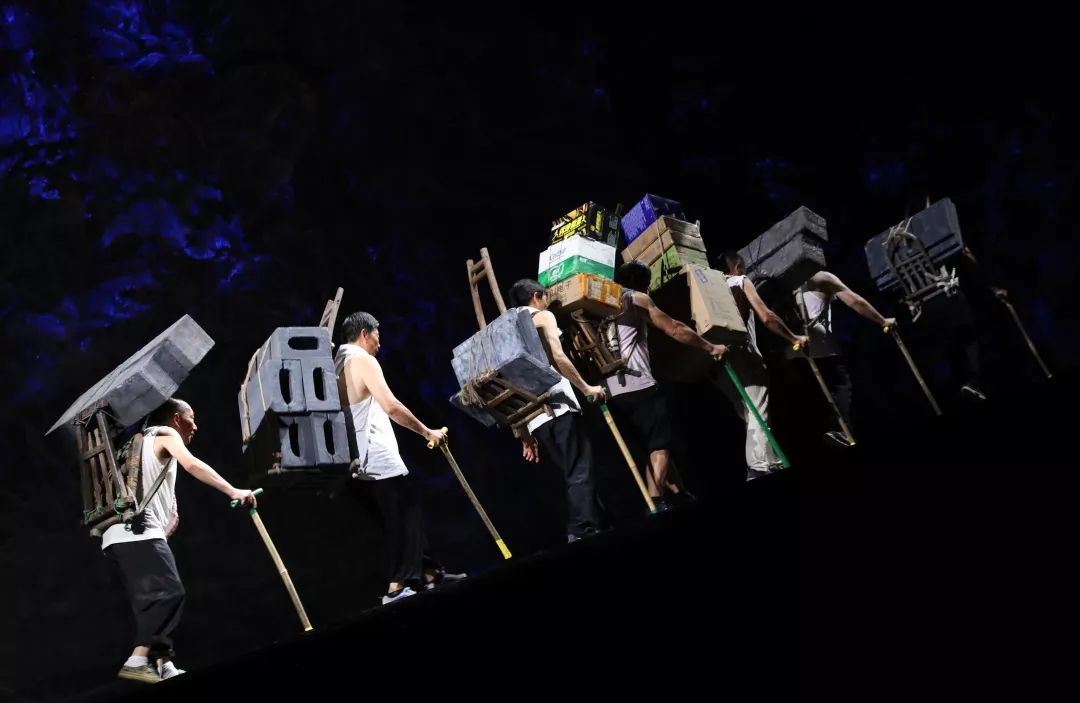 《只有峨眉山》评:王潮歌的新"戏剧物种"试验|抢鲜看