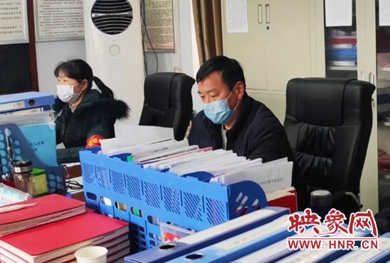 荥阳市环翠峪景区东沟村党支部书记王松杰"党员就要冲在第一线"