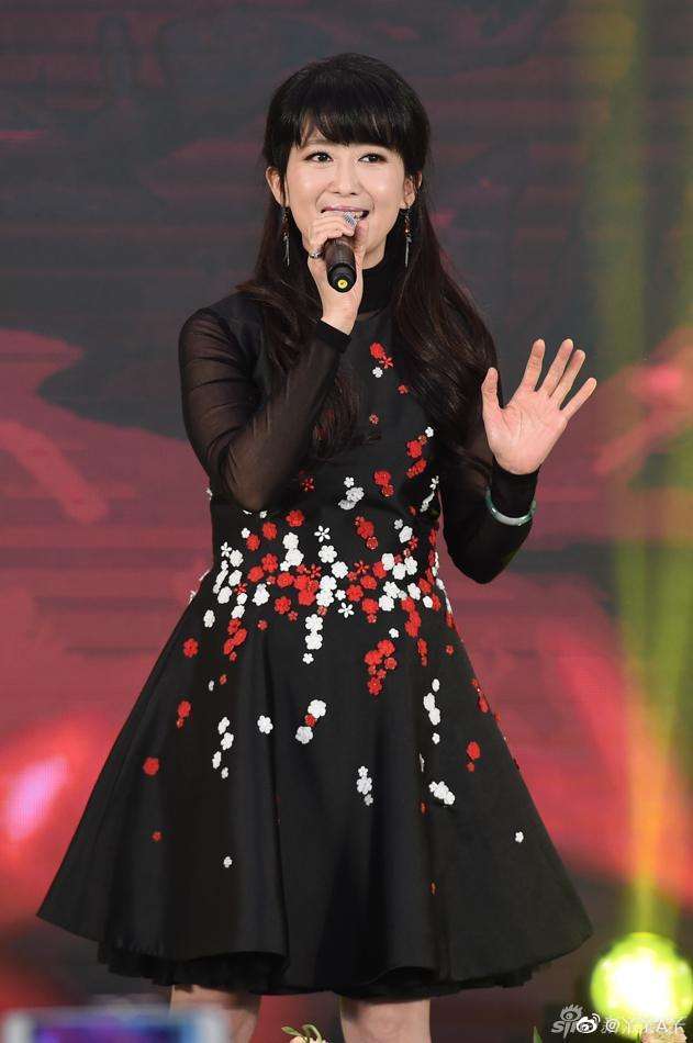 台湾歌手黎亚图片
