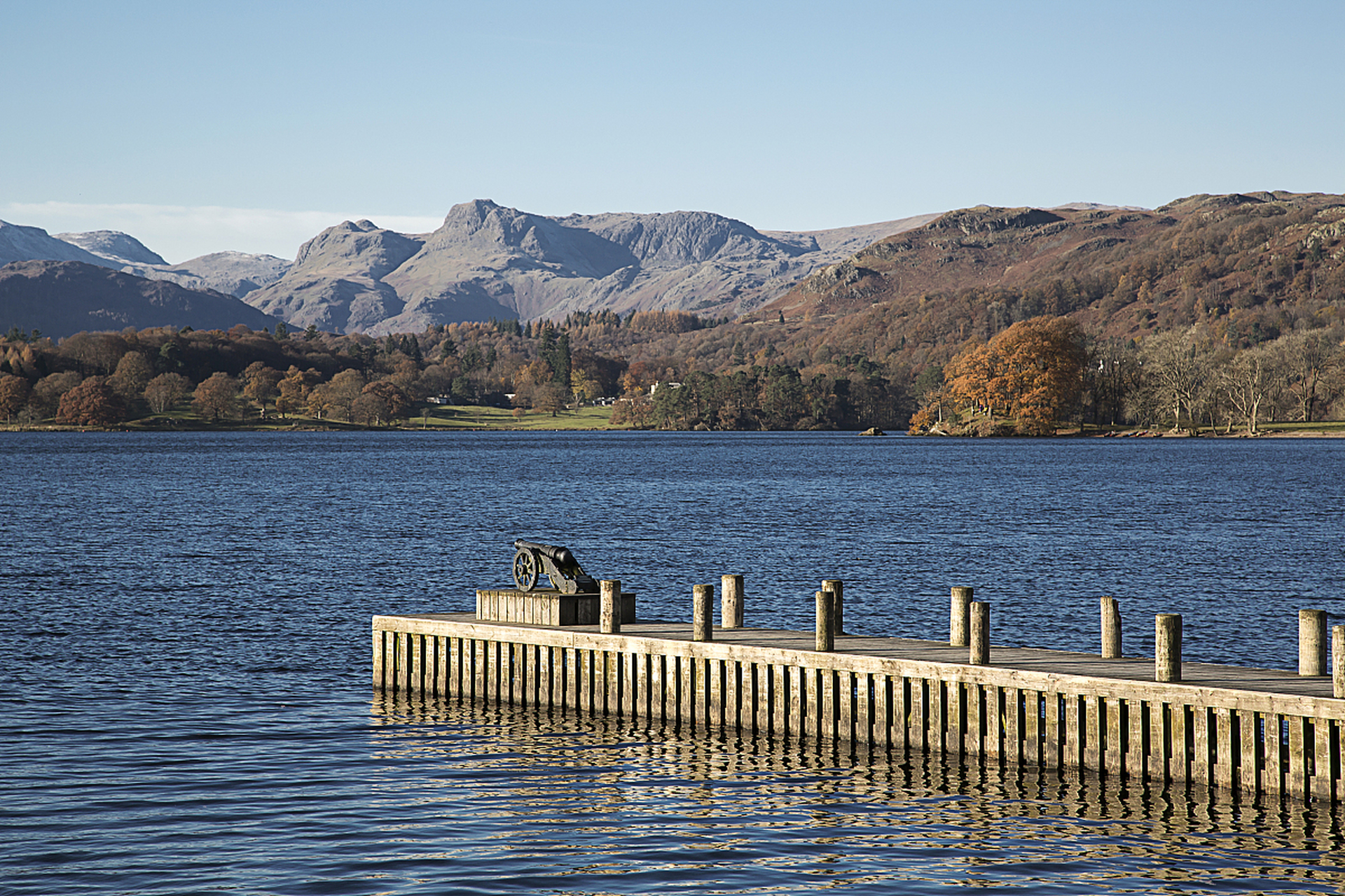 跨年创作挑战赛# 苏黎世湖是瑞士有名的冰蚀湖,海拔高度为406米.