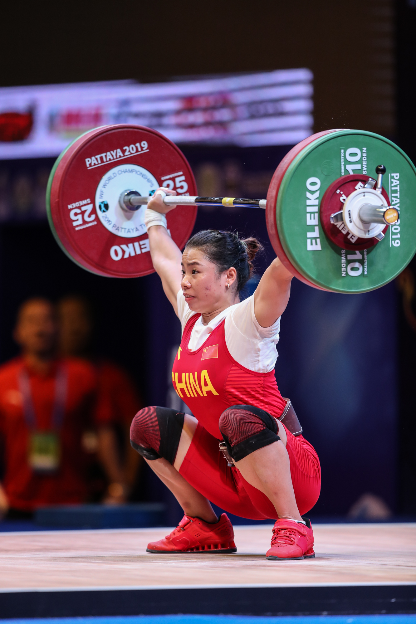举重——世锦赛女子55公斤级:中国选手摘金夺银(1)