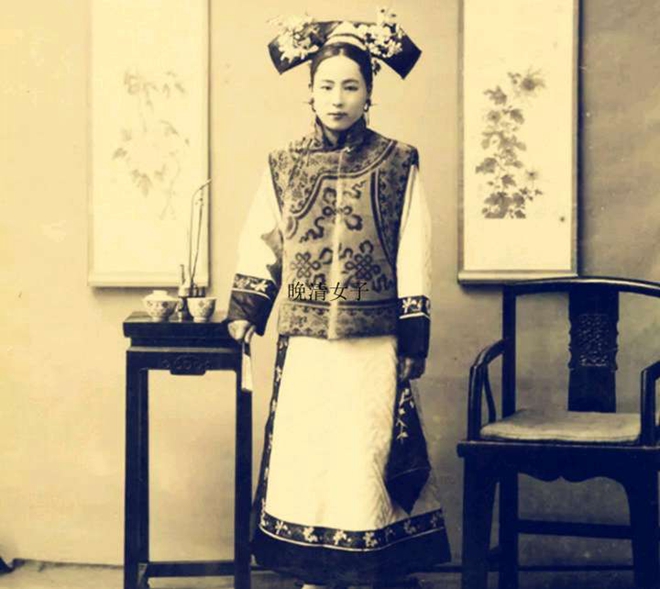 晚清老照片:格格长相气质非凡,将军英姿枫爽,戎马一生