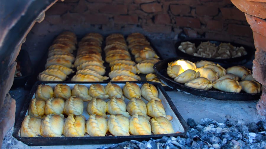 阿根廷饺子——里面装满了鸡肉,奶酪,火腿,甜玉米以及蓝奶酪,然后或烤