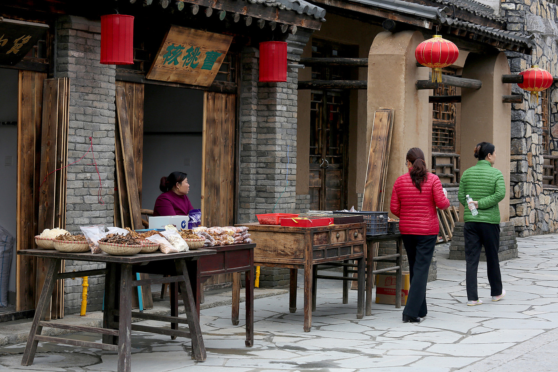 袁家村,位于陕西关中平原,是一片充满历史文化和民俗特色的土地.