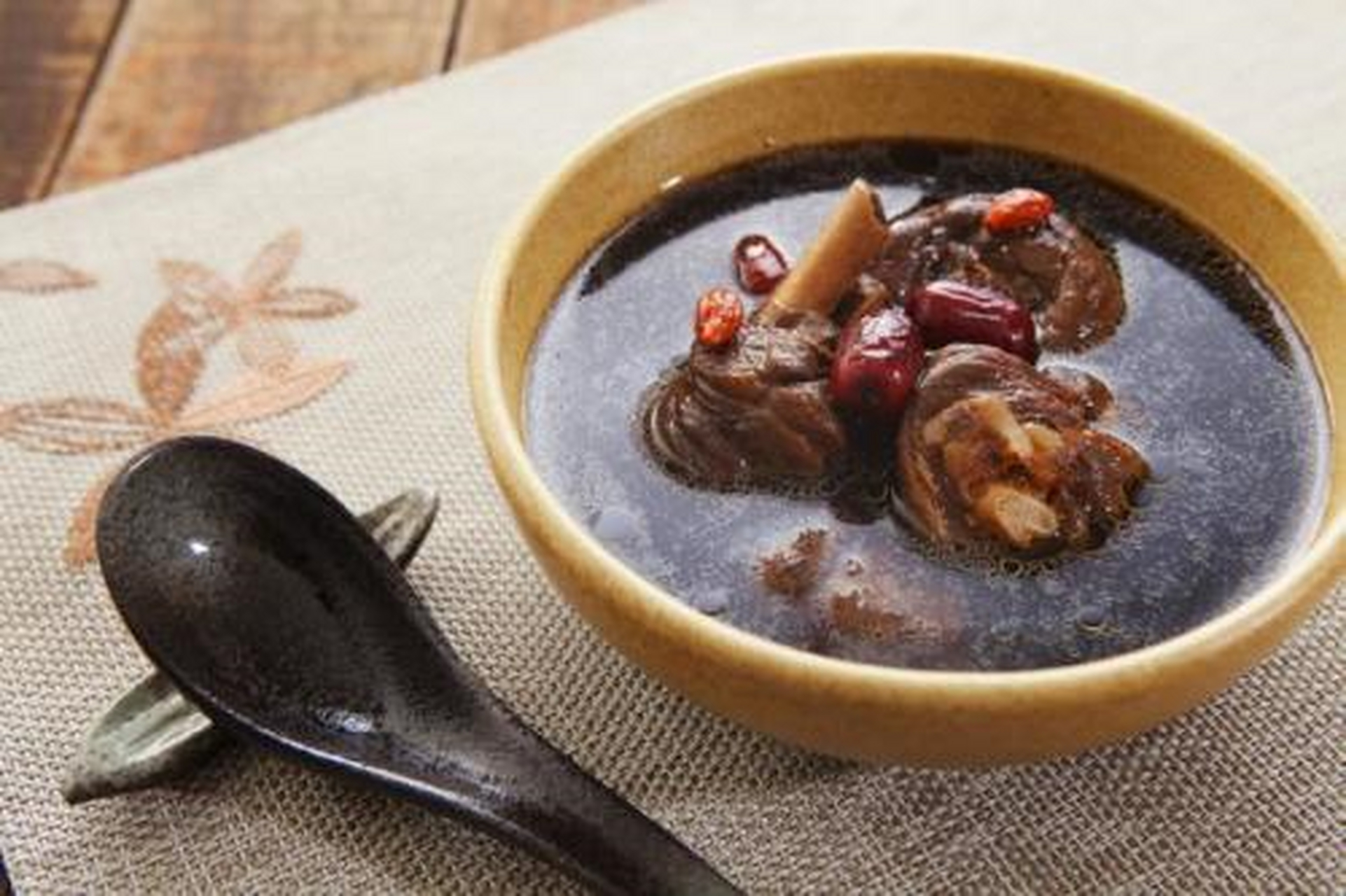 城市小吃地图#汕尾生地水蟹汤是广东汕尾著名的待客土特产,汕尾人请