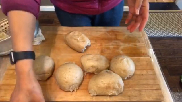 我蒸的全麦白面馒头,枣卷子,葡萄干卷子,特别好吃!教给大家!