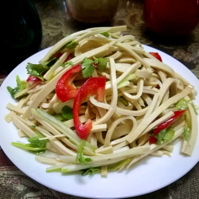 涼拌豆腐皮,麻辣開胃,做法簡單到沒朋友!