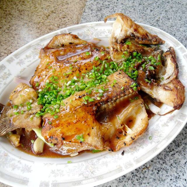 特色煎鲈鱼,鱼肉鲜美入味,吃一口,保证惊艳你