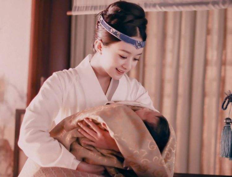 赵丽颖"三八妇女节"产子,冯绍峰晒儿子脚印,喜提"团哥儿"