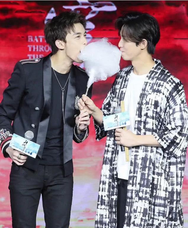 182的吴磊和179的陈楚河同框照,网友:骗我们呢?