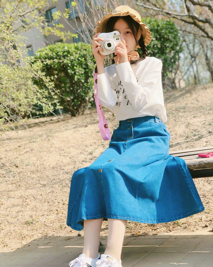 赵薇"女儿"不得了,才12岁就学会穿小白鞋配"老爹裤",潮翻了