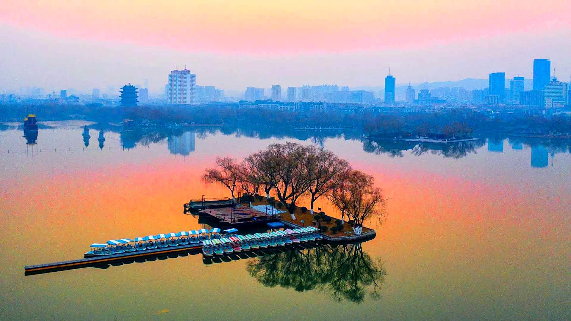 济南这湖被誉为"中国第一泉水湖",景色很美却不收门票