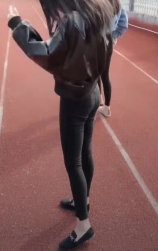 "葬爱家族"再度崛起?看看00后的穿搭,网友:惹不起,惹不起