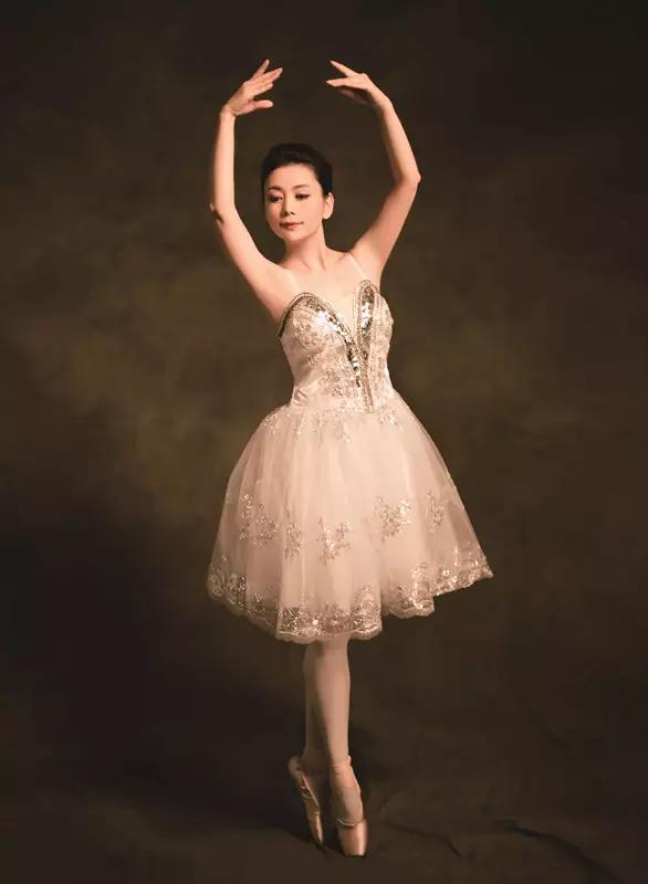 谭梅,从朱军太太到女企业家,做谁背后的女人都不如做自己!