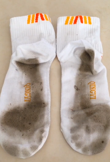如此脏的袜子,怎么洗才能焕然一新?