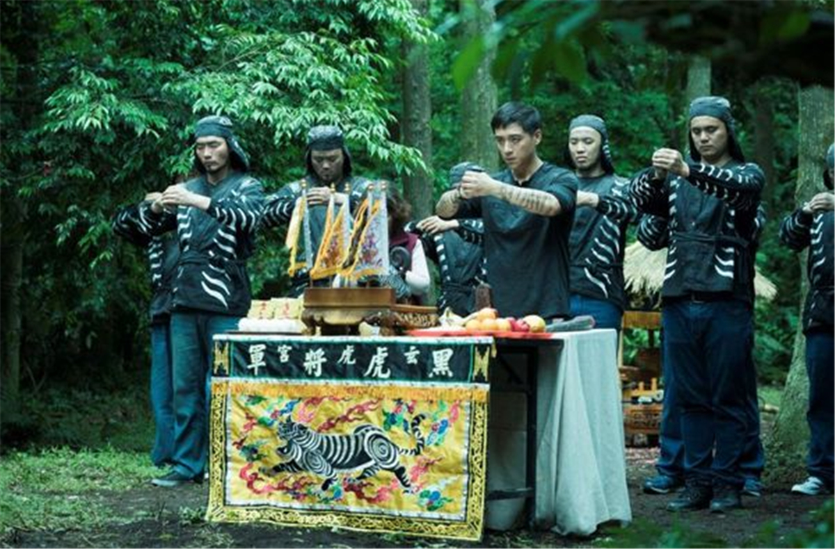 影评:电影《人面鱼:红衣小女孩外传》,强势来袭的红衣宇宙