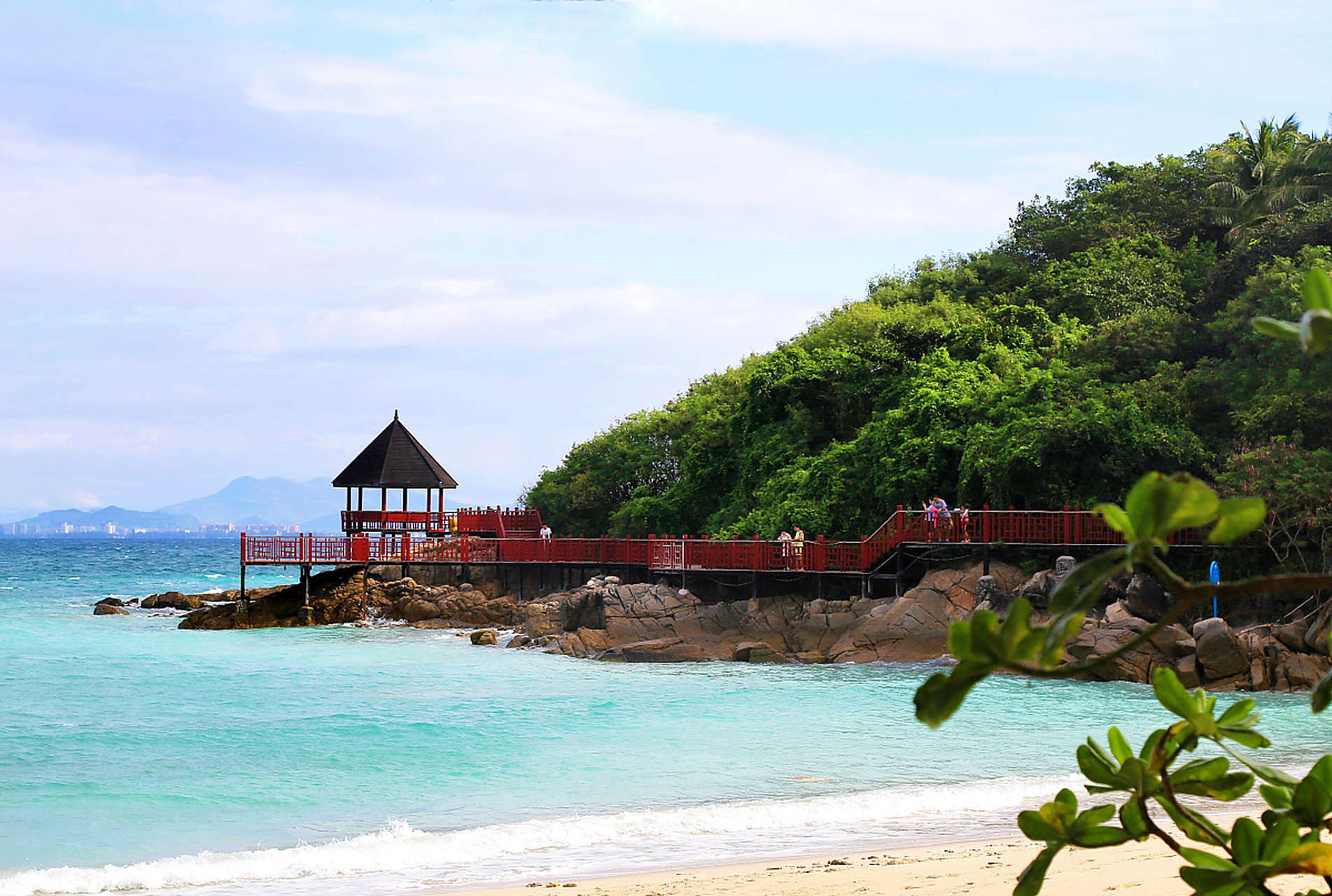 在快节奏的现代生活中,三亚的鸟巢度假村,悦榕庄和蜈支洲岛是释放压力