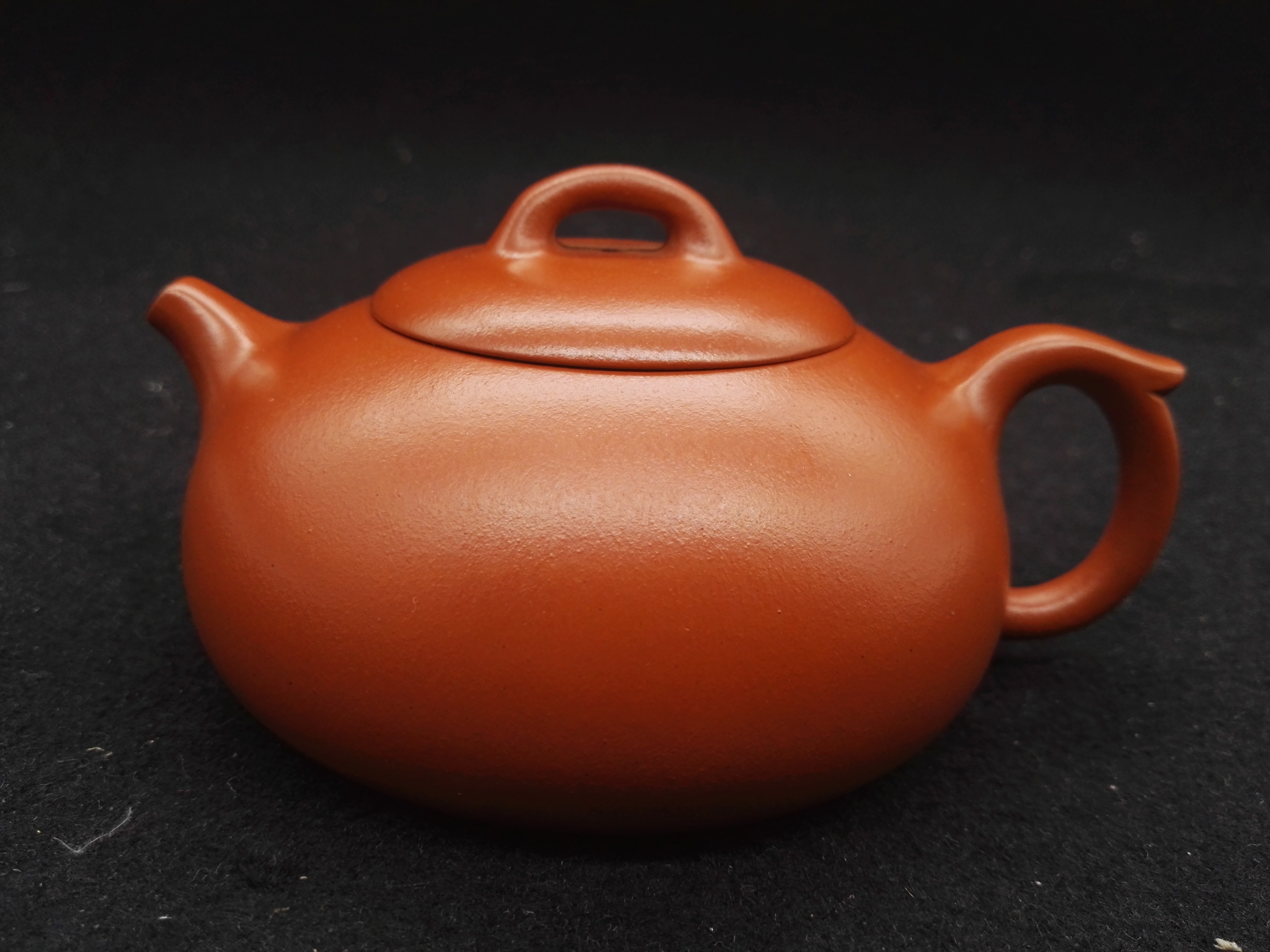 朱泥紫砂壶——扁梭
