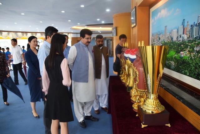 唏嘘!上海申花1995年甲a奖杯被曝遗失 1998年足协杯也找不到了