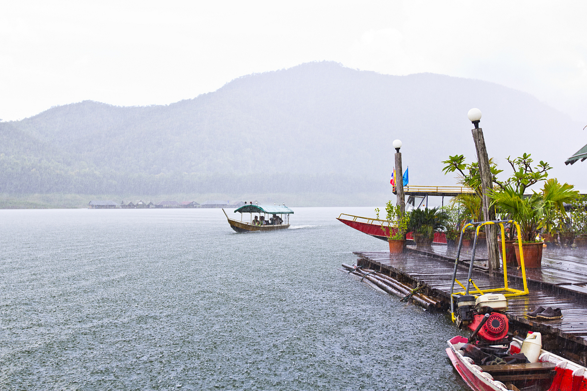 万佛湖风景区旅游攻略 万佛湖风景区,位于安徽省六安市,是一个集山水