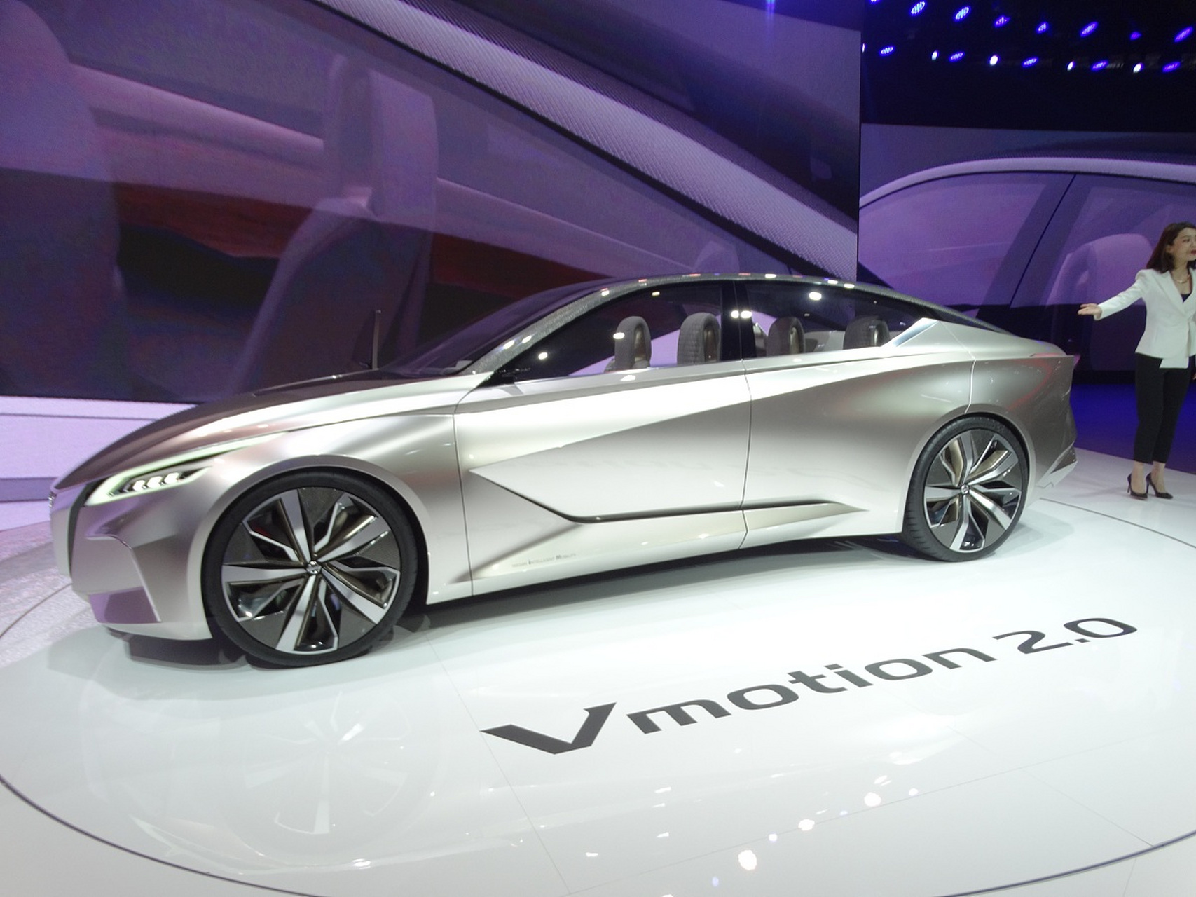 they put out new cars. 他们出了几款新车型!