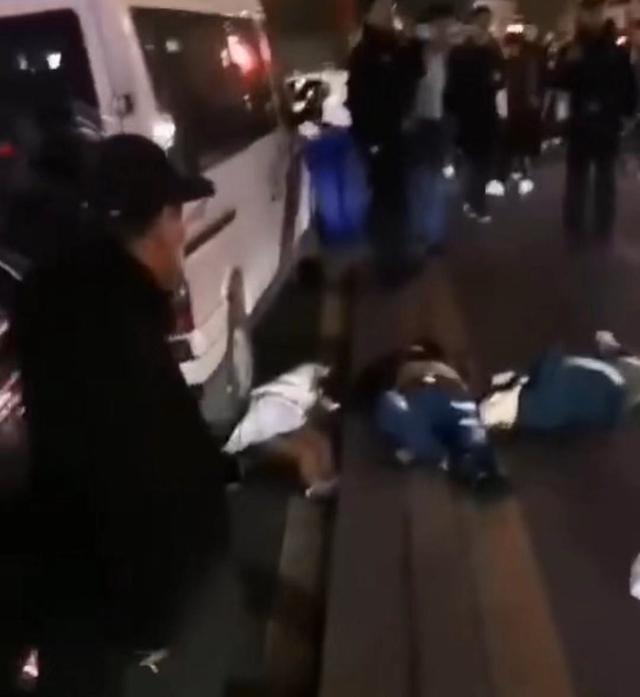 平安夜男子坠楼 砸死两路人