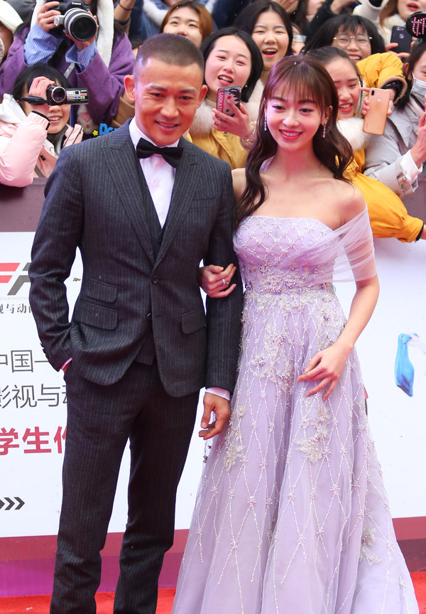 吴谨言聂远又同框,奶盐仙气飘飘,挽着大猪蹄子两人好般配