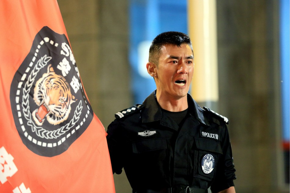 8岁被母亲抛弃,17岁北漂为明星当保镖,如今生活美满还成为明星