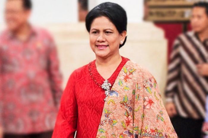 55岁印尼第一夫人接见马来西亚元首夫妇,一身紫衣气质太好真迷人