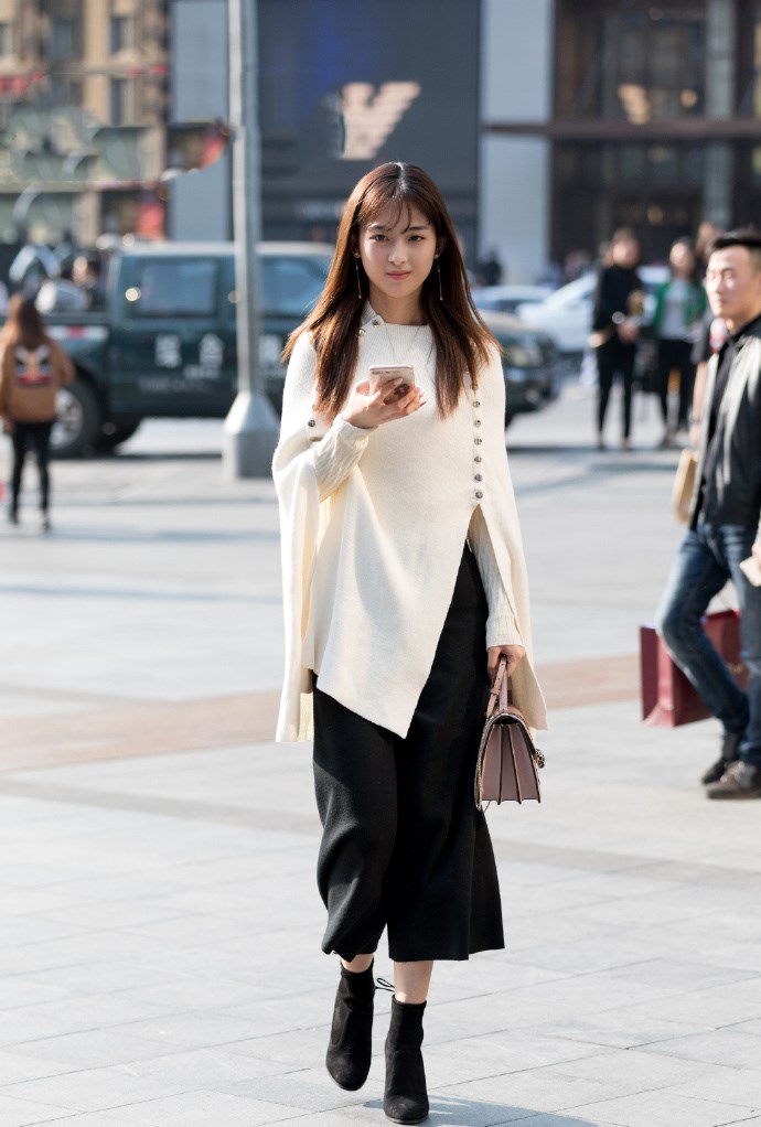 街拍:保暖又好看的时尚穿搭,你值得拥有!
