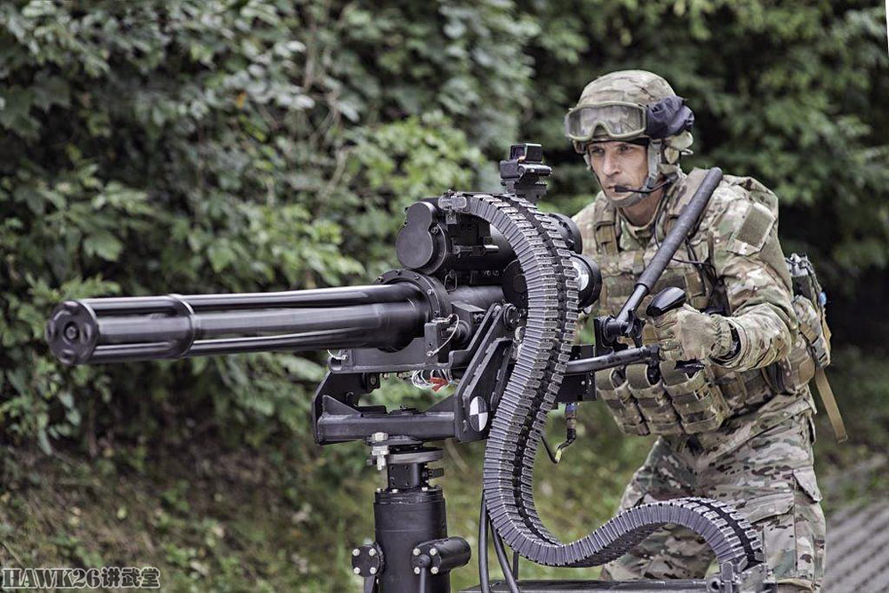 波兰"加特林机枪"机构布置特殊 射击时弹壳喷薄而出 场面壮观