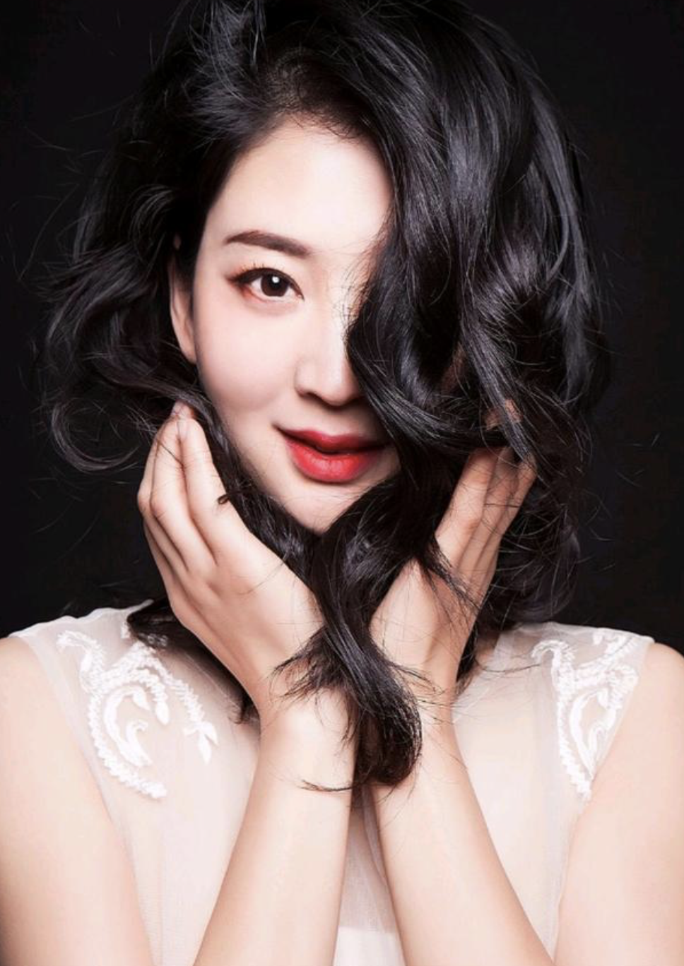 艺人姜蓉蓉:用努力书写一段传奇