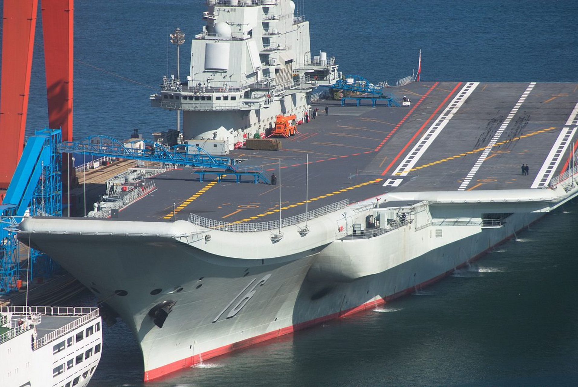 山东号航空母舰#军事科技 #厉害了我的国 #为祖国点赞 东方巨龙的山东